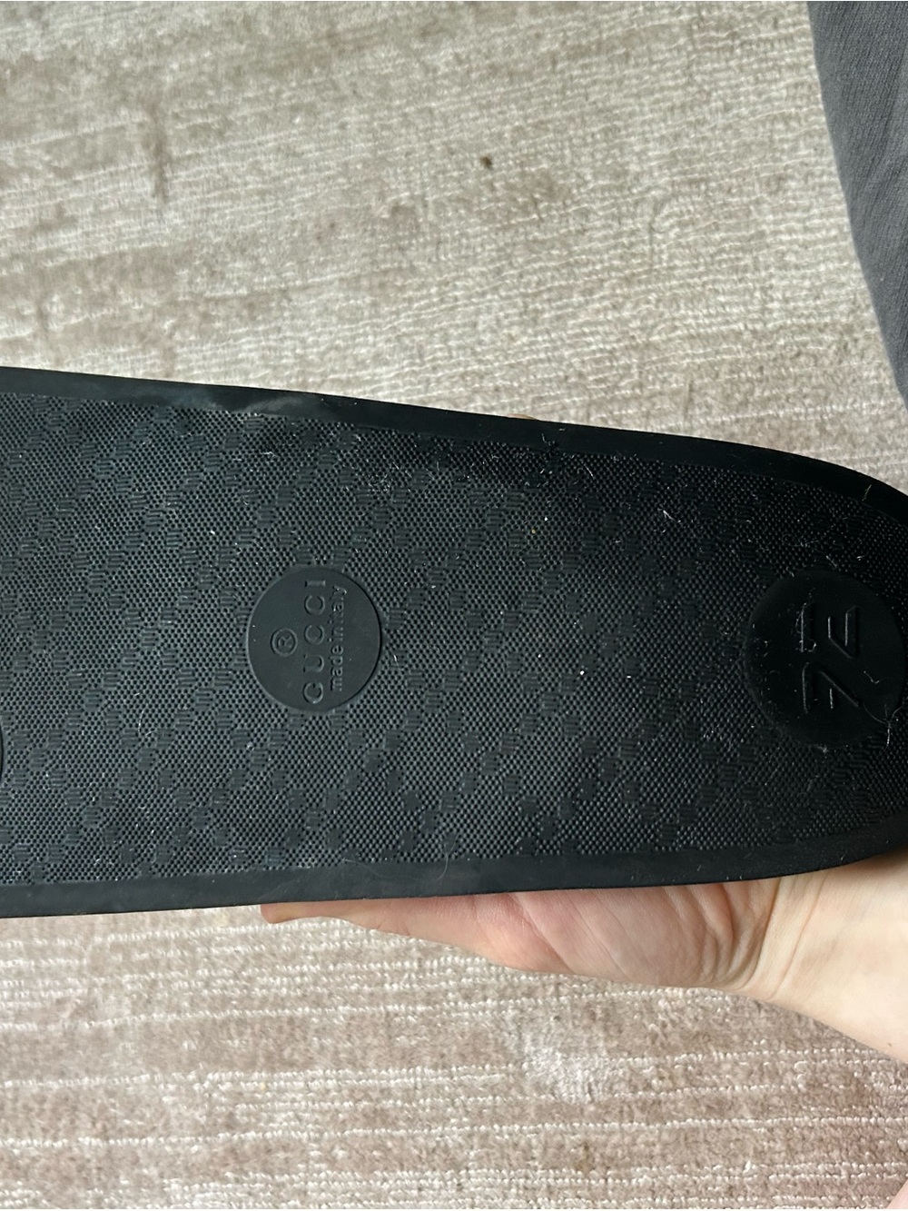 Gucci GG Supreme Tiger Print Black Sandals - like new - Picture 7 of 10